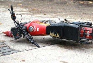 Baní: Tres muertos en triple choque motocicletas
