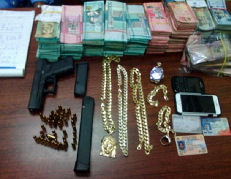 Dican incauta millones de pesos y drogas en Santiago