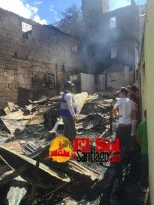 Fuego destruye 10 viviendas en El Fracatán de Santiago