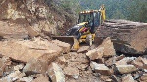 Lluvias provocan derrumbe carretera Jarabacoa-Constanza