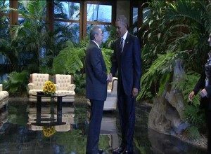Barack Obama recibido por Raúl Castro
