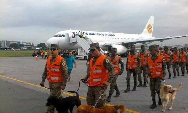 Brigada de rescate dominicana llega a Ecuador