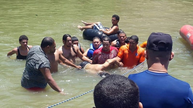 Rescatan cuerpos padre y dos hijos ahogados