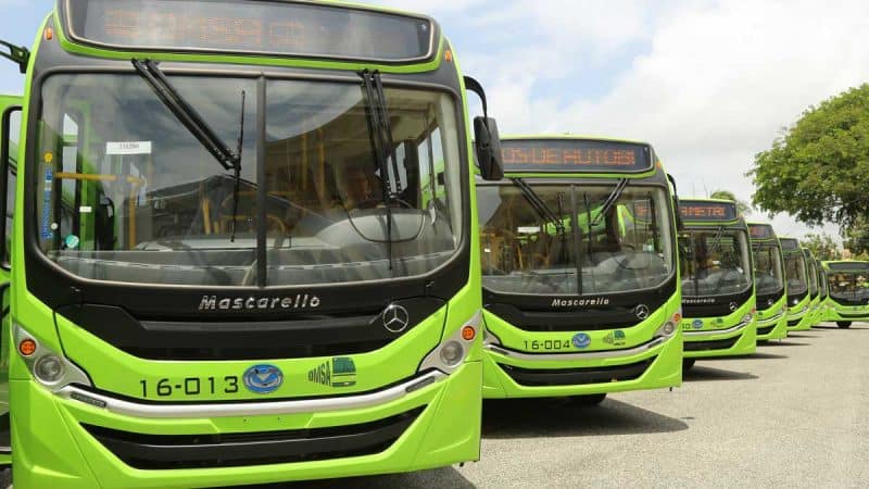 Gobierno entrega 98 nuevos autobuses OMSA