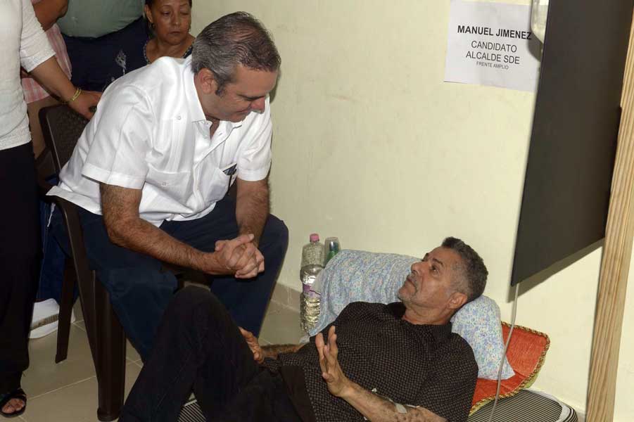 Abinader visita excandidatos en huelga de hambre