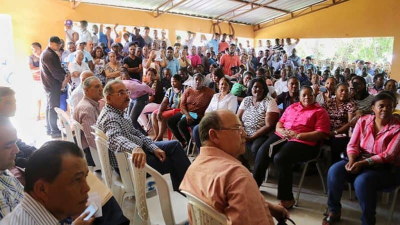 Danilo Medina apoya productores El Palmar, Neiba