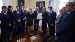 Danilo Medina recibe certificación lo ratifica presidente electo