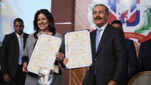 Danilo Medina y Margarita reciben certificado JCE