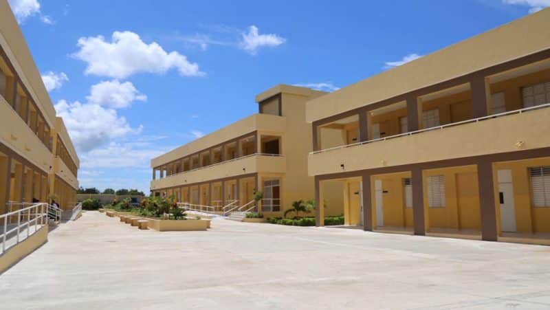 Gobierno entrega tres nuevas escuelas en Barahona