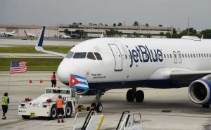 Llega a Cuba primer vuelo comercial de EEUU en 50 años