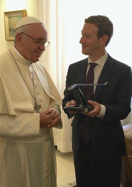 Papa Francisco y fundador Facebook se reúnen