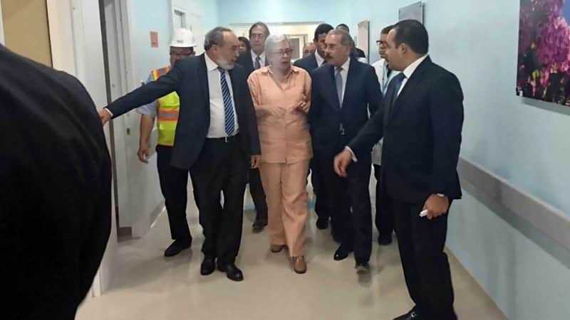 Danilo Medina supervisa reconstrucción hospital Cabral y Báez