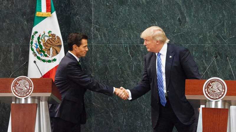 Trump y Peña Nieto acuerdan continuar diálogo
