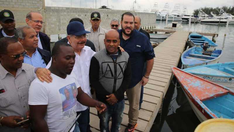 Danilo a pescadores Boca Chica: "RD$13 millones para hacer su faena más segura y rentable"