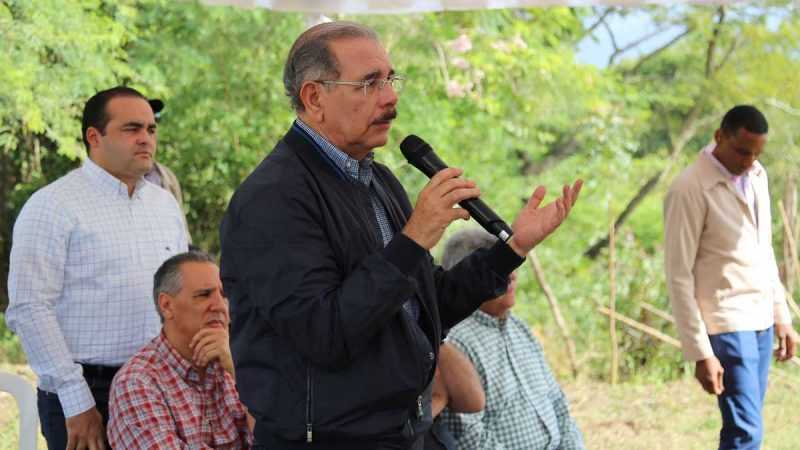 Presidente Medina se reúne con productores de Pitahaya de Baitoa
