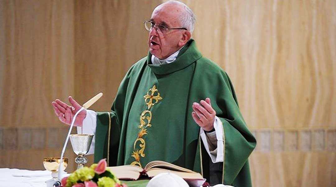 El papa Francisco apoya idea de cambiar frase en el padrenuestro