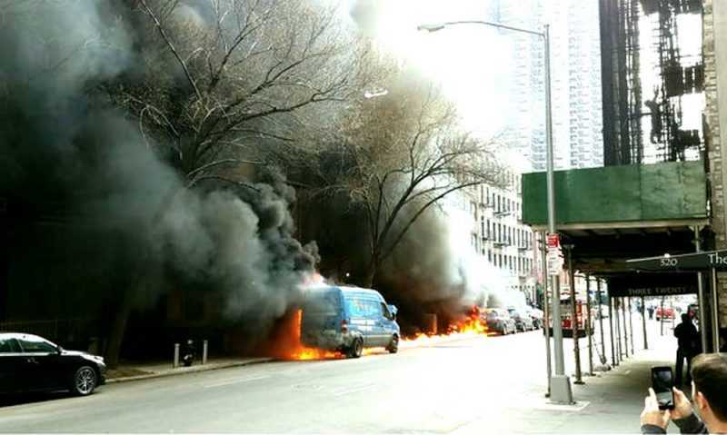 Incendio en varios vehículos en down town Manhattan provoca pánico