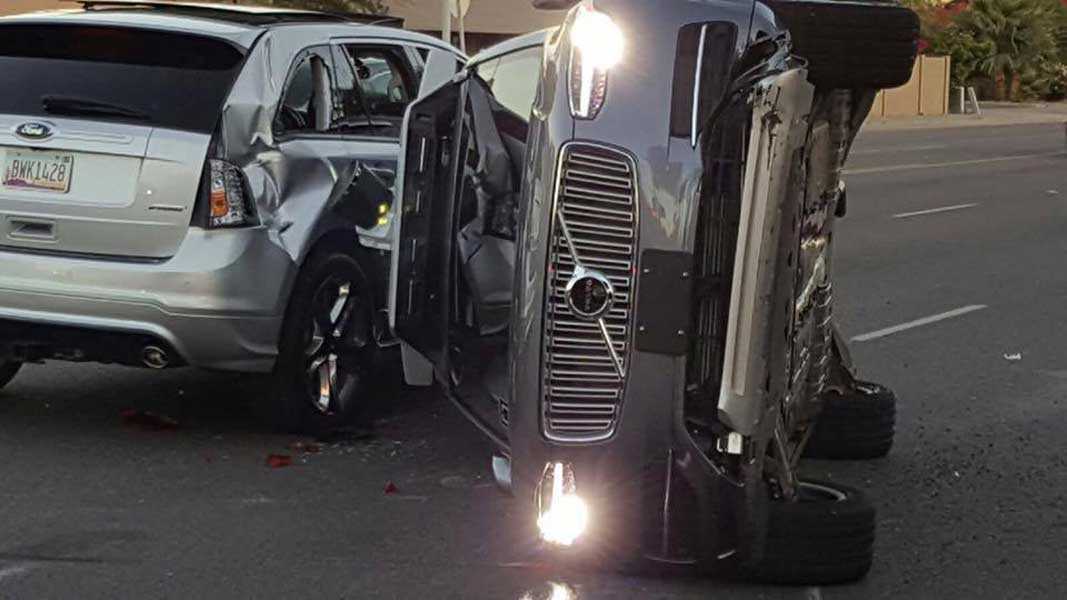 Un vehículo con sistema de autoconducción, operado por la empresa de transporte Uber, estuvo implicado la noche del viernes en un choque en Tempe, Arizona