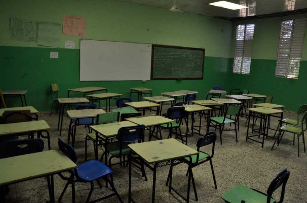 ADP paraliza 30 escuelas en Santiago por demanda salarial