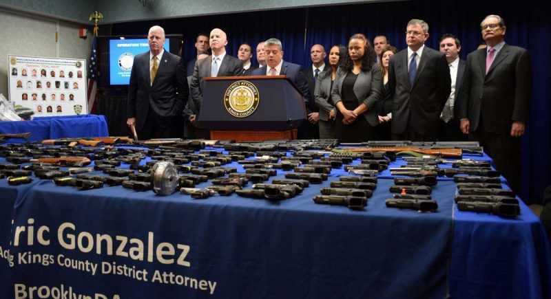 Policía Nueva York incauta 267 armas de fuego en Brooklyn