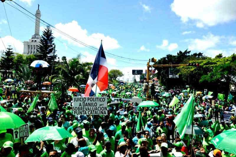 Miles exigen fin contra impunidad en marcha verde de Santiago