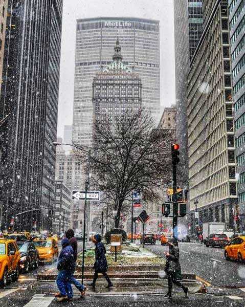 Nieve acompañada de frío y cambio de hora en Nueva York