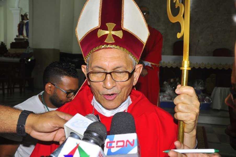 Obispo auxiliar de Santiago critica algunos no dan importancia a la Semana Santa