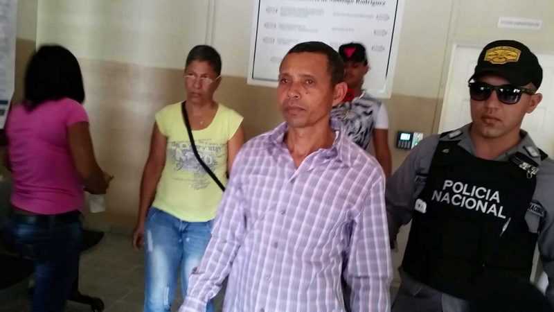 Prisión preventiva a padre de menor convivía con alcalde Villa Los Almácigos