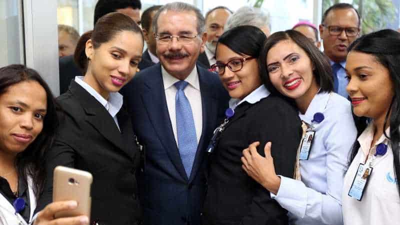 Presidente Medina reconoce labor de las enfermeras