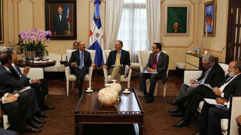 Danilo Medina se reúne con instituciones construyen escuelas