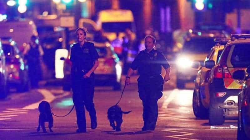 Un muerto en atropello contra fieles que salían de mezquita de Londres