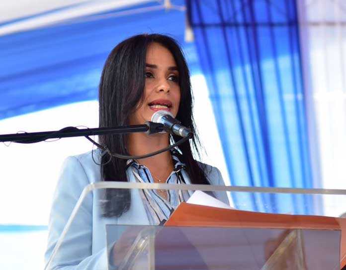 Danilo Medina nombra a Claudia de los Santos directora del INTRANT