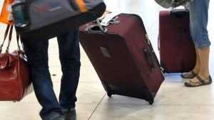 Pasajeros se quejan por cobro maletas líneas aéreas