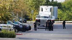 Ocho personas fueron halladas muertas en el remolque de un camión delante de una tienda Walmart en Texas, en medio del fuerte calor de la zona