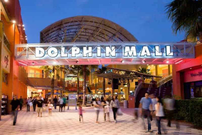 Reportan un tiroteo en el Dolphin Mall de Miami