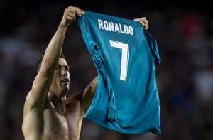 Ronaldo premiado como mejor delantero de Champions Leagu