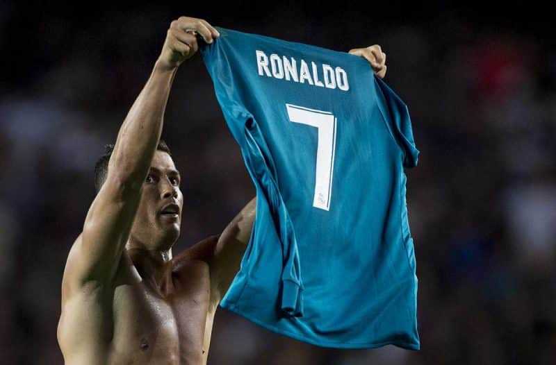 Ronaldo premiado como mejor delantero de Champions Leagu