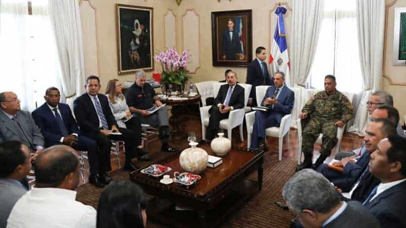 Danilo Medina dispone soluciones a comunidades afectadas por María