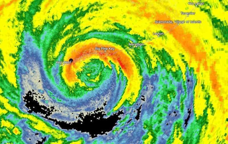 Huracán Irma llega a los Cayos de Florida como categoría 4