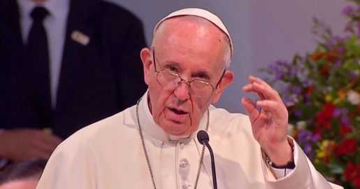 Papa critica violencia verbal en Internet