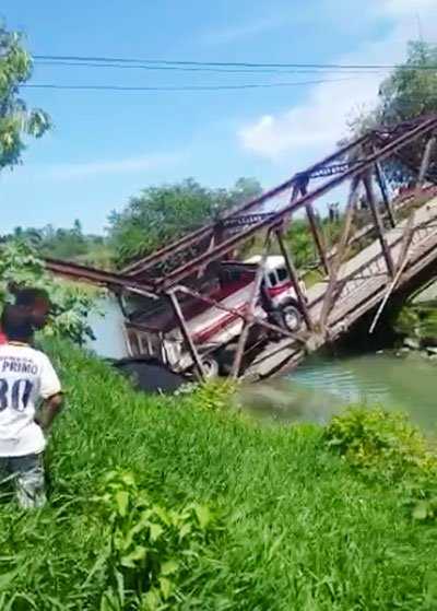 Se desploma puente de metal en Montellano, Puerto Plata