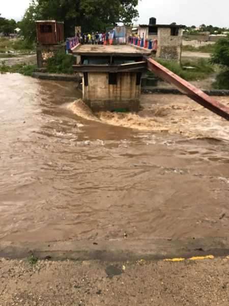 Crecida del río Masacre hace colapsar puente en Dajabón