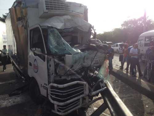 Al menos cuatro heridos accidente múltiple autopista Joaquín Balaguer