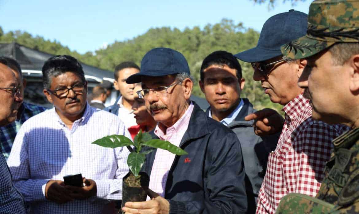 Danilo Medina supervisa proyectos desarrollo agroforestal