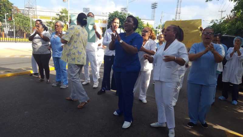 Santiago: Enfermeras paralizan labores por 48 horas