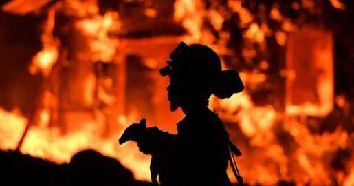 Tragedia en California!:  Al menos 10 muertos en incendios