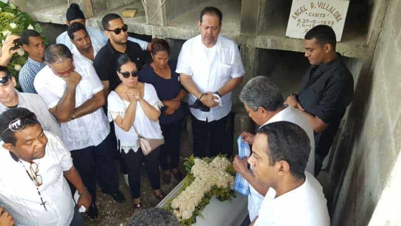 Sepultan restos madre de Fernando Villalona