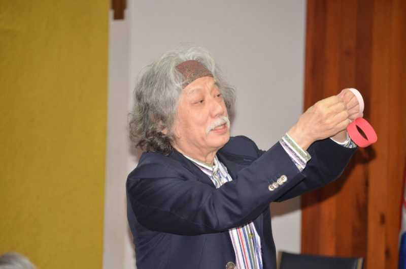 Matemático japonés dicta conferencia en la PUCMM