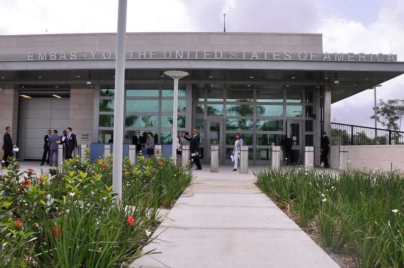 La Embajada de EE.UU. reanuda operaciones consulares