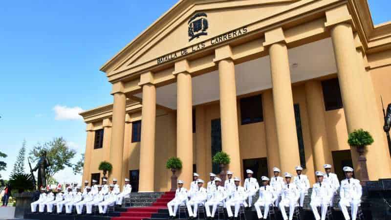 Danilo Medina encabeza graduación de 30 nuevos oficiales del Ejército